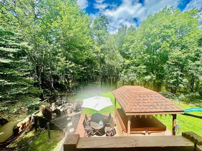 The Lily Pad East Wing ~Hot Tub, Sauna & Jet Tub - Image 1