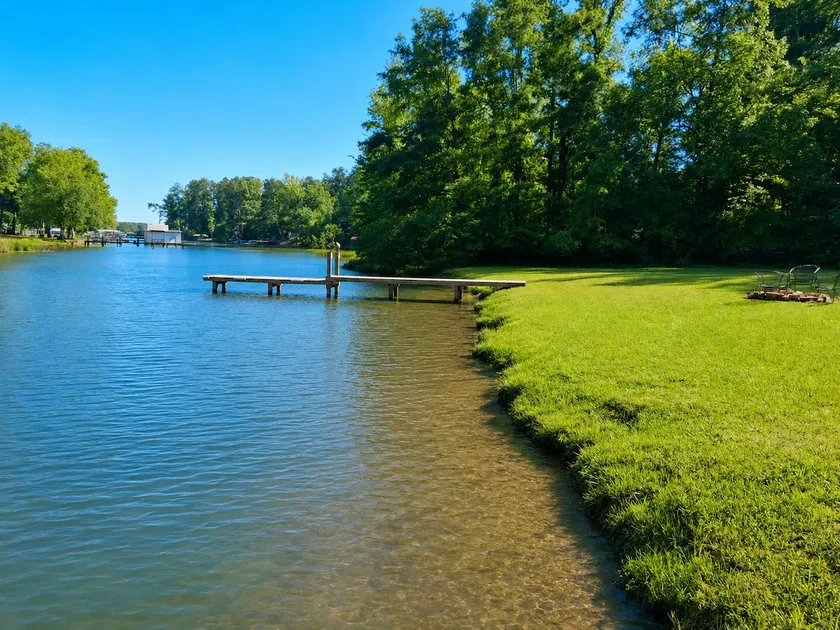 Lakeshore Lookout: Lakefront Home Lake Greenwood - Image 1