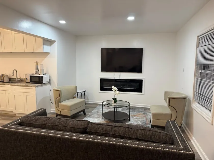 Garden Level 1 bedroom| Near DC | Sleeps 4 - Image 1