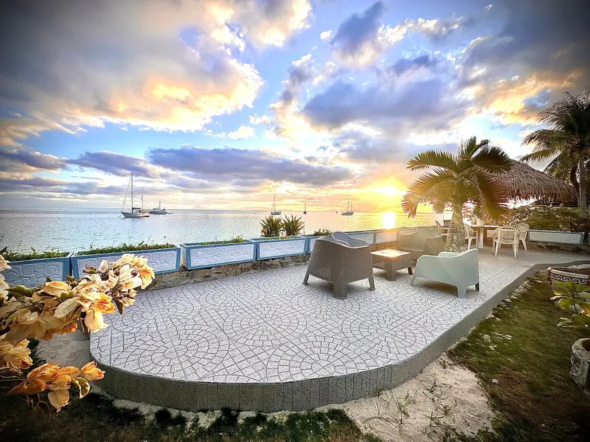 Meri Lodge Huahine XXThe Bee HouseXX - Image 1