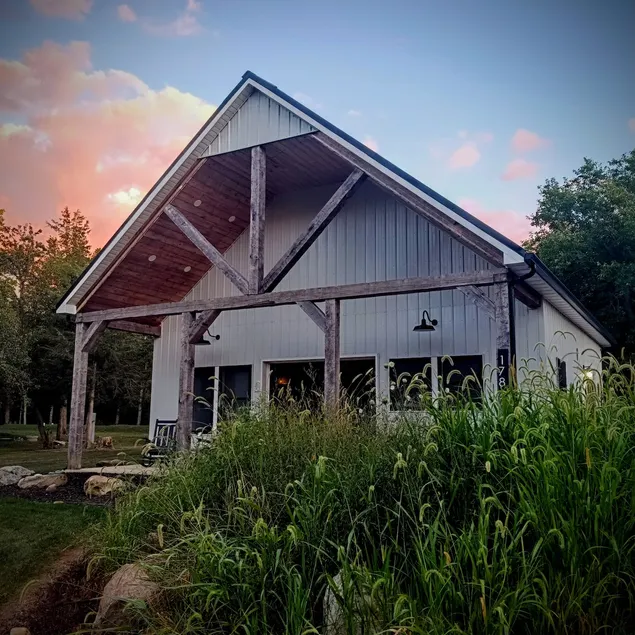 KI Modern Farmhouse + BBQ + Firepit + Backyard - Image 1