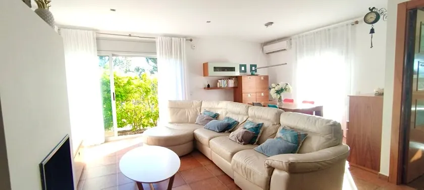 Mediterranean villa, private garden, ideal for groups - Image 1