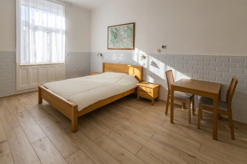 Judit spacious top floor home near river promenade - Image 1