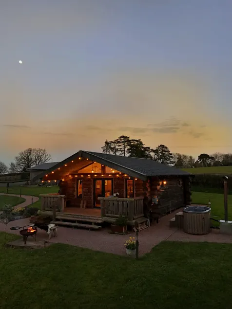 Willow, Luxury Log Cabin Retreat - Image 1