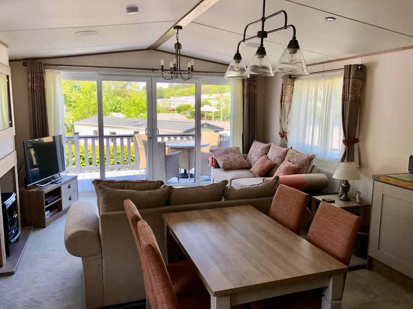 Deluxe Holiday Home. Whitecliff Bay, Bembridge. - Image 1