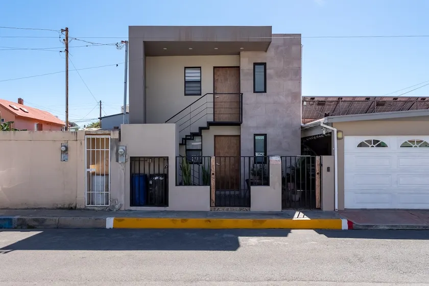 New Downtown Apt for 2, 5 min to the Beach and DT, WIFi and AC - Image 1