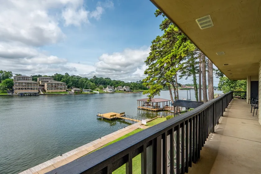Waterfront Serenade on Lake Hamilton! - Image 1