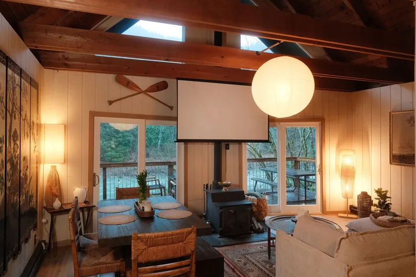 Boutique River Cabin · Infrared Sauna · Hot Tub - Image 1