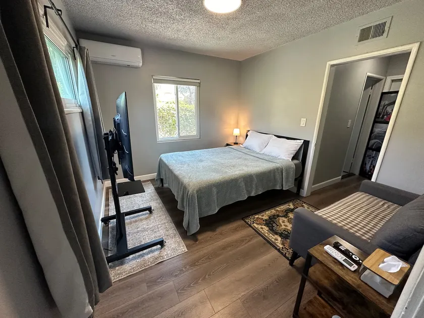Cozy Suite with Own entrance-TV - Image 1