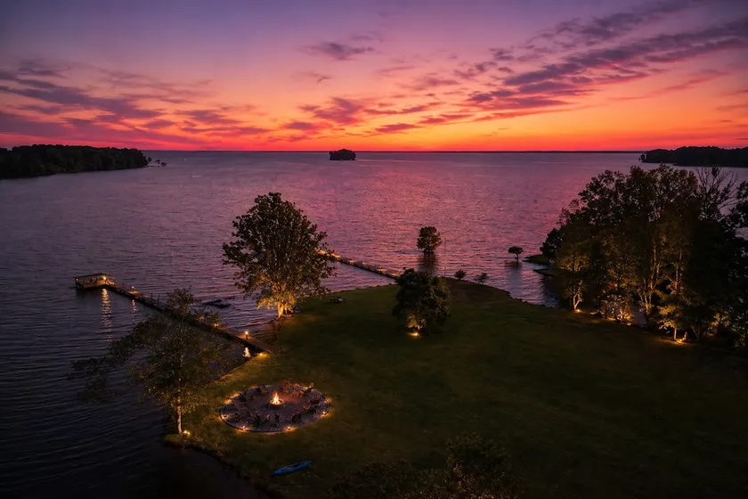 The Pointe at Goat Island W/Pool, boat ramp & Pier - Image 1
