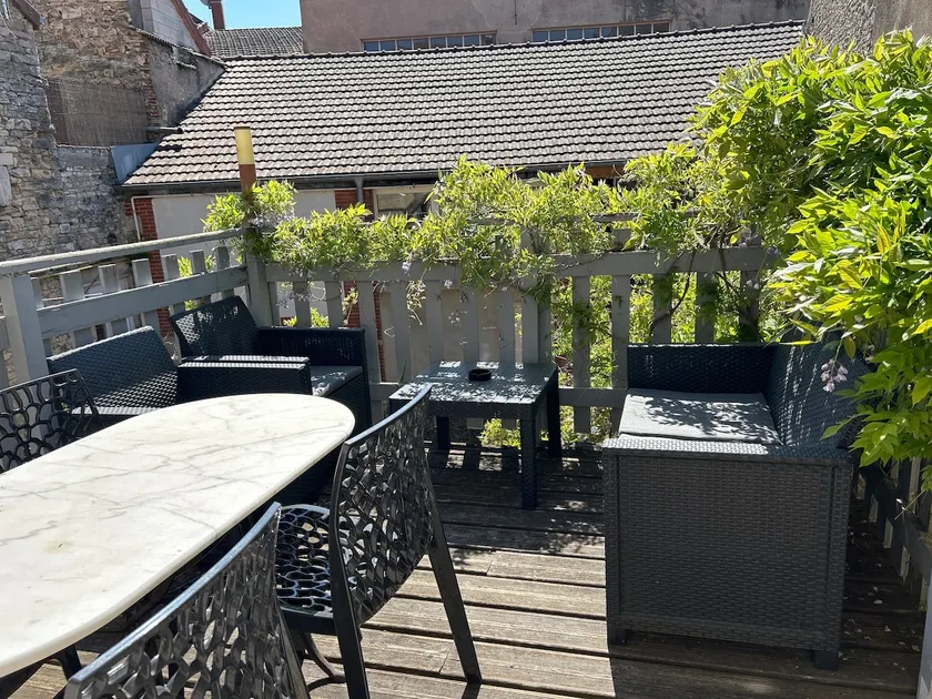 Burgundy getaway with private terrace - Image 1