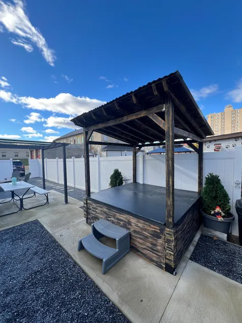 The ”Ultimate Getaway” at Backyard Escapes - Image 1