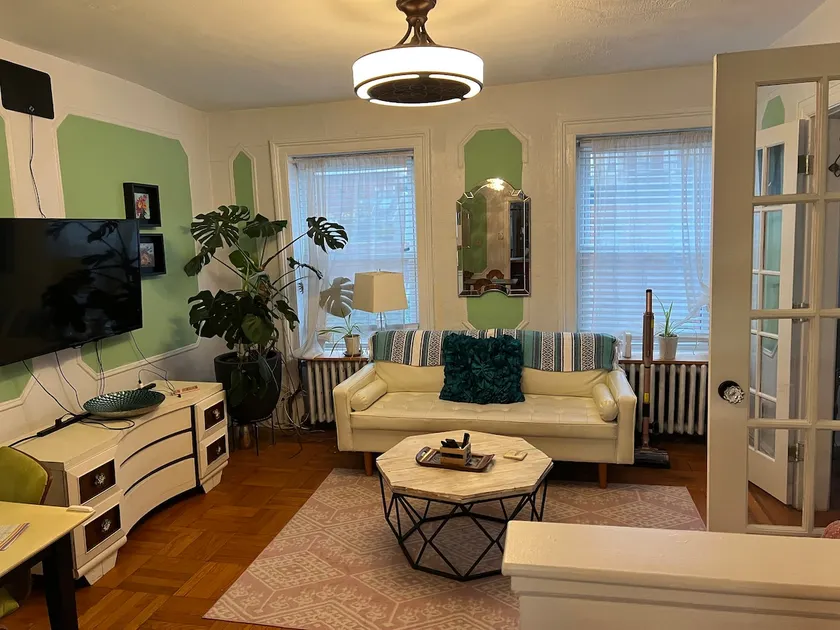 One bdrm apt w/ vintage style & easy access to NYC - Image 1