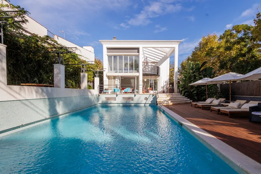 Luxury villa in Barcelona, close to the beach. - Image 1