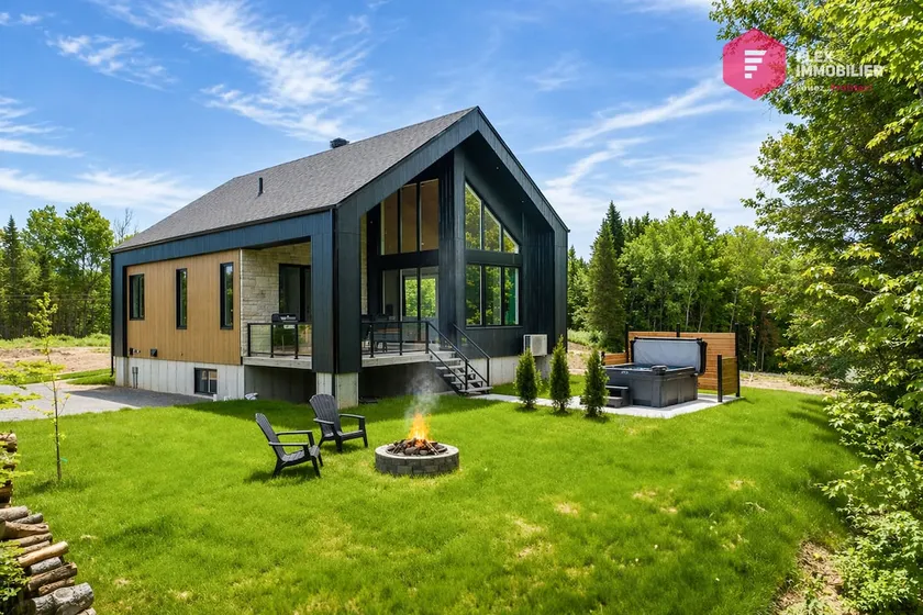 The Soothing Green at Cité-Jardin – SPA Pool FBall - Image 1