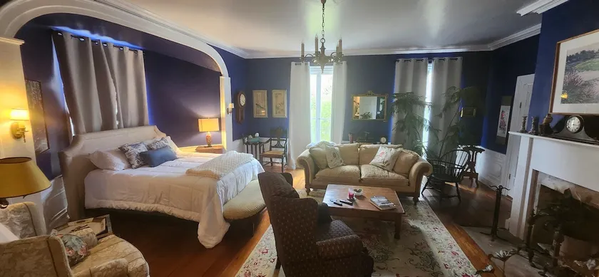 Suite on Salem - Image 1