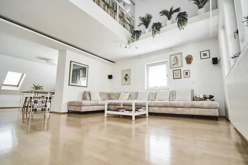 Matic Spacious Modern Apartment - Image 1