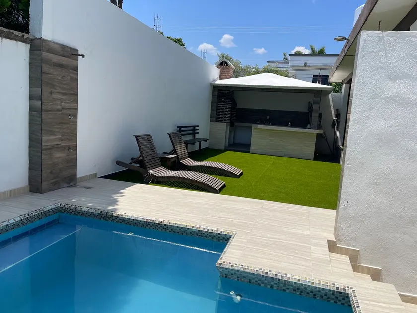 Mexican-style house with a pool and barbecue - Image 1