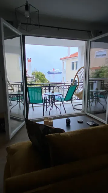 Seaview Luxury Apartment with private parking - Image 1