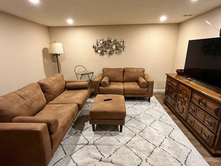 1 BR/1 Bath Dundee Unit- Pets Welcome - Image 1