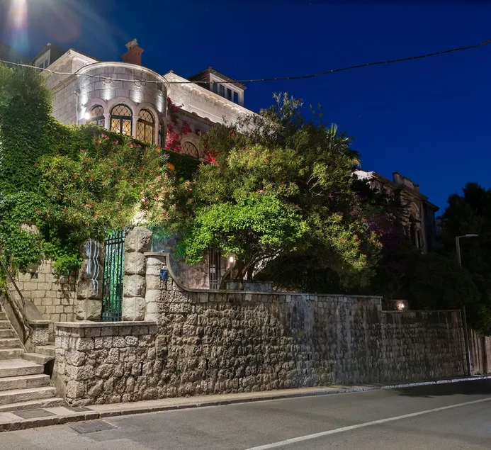 Villa Mediteran Old Town, 5 En-Suites and Hot Tub - Image 1