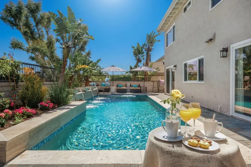 6BR SoCal Oasis with Pool Spa Sauna - Image 1
