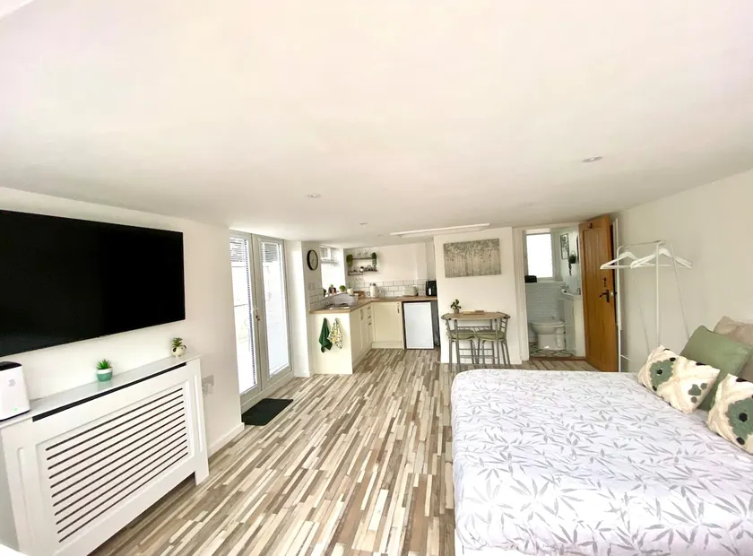 Private Studio Annex near beach - Image 1