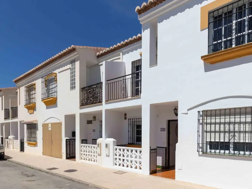 Nice house near the sea with shared pool - Image 1