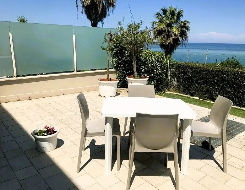 Sea View Flat | Private Garden & Dog Friendly - Image 1