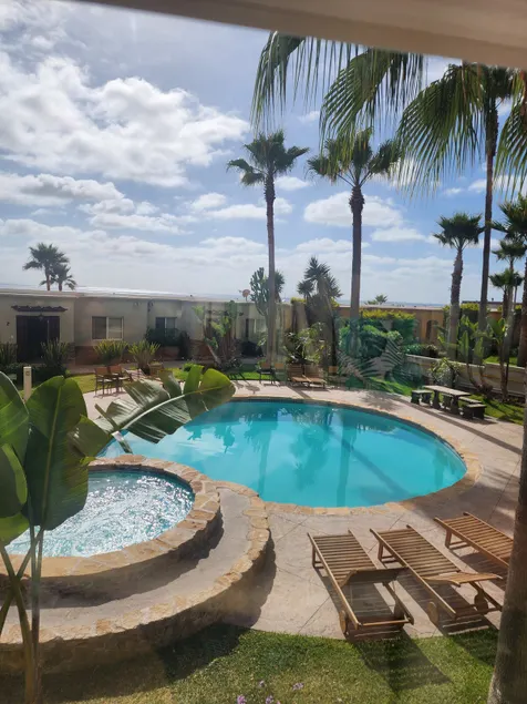 Condo with beach access - Image 1