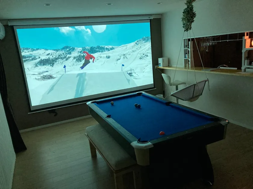 15-minute walk from Okayama Station/Free parking/Large screen/Billiards/Hanging chair/Game console - Image 1