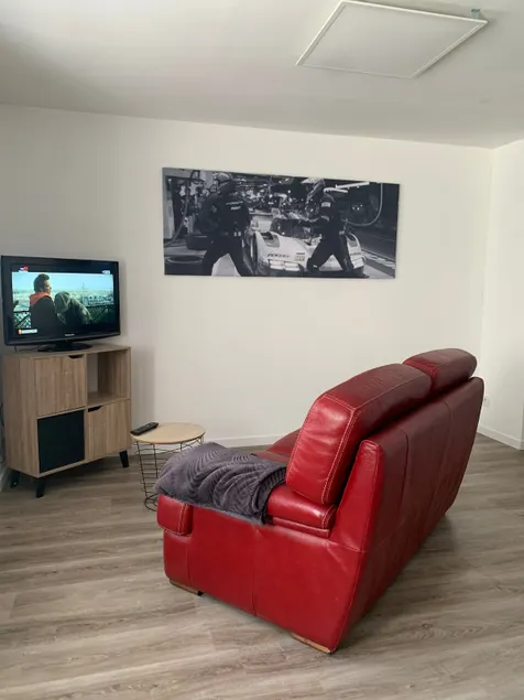 Small quiet house - Image 1