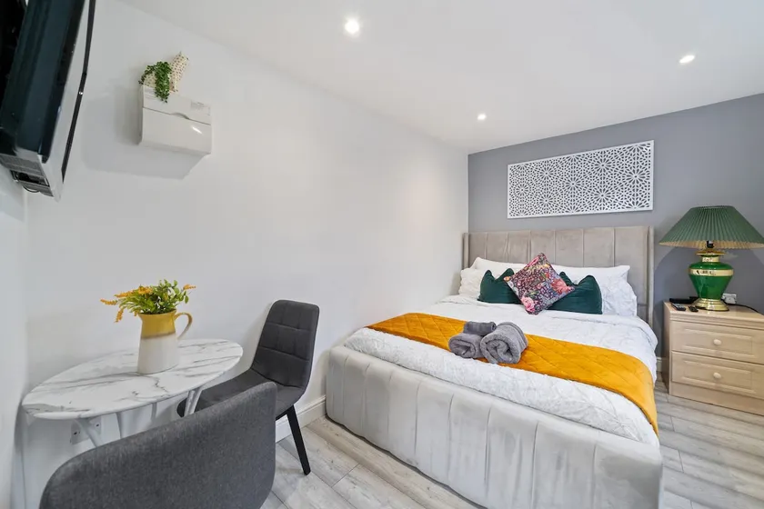 Private GardnStudio|Contractors&Couples FreeParkng - Image 1