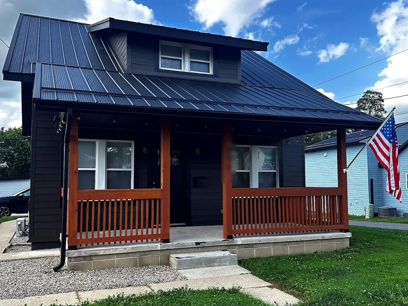 Stay a While | Warm & Cozy Bungalow - Image 1