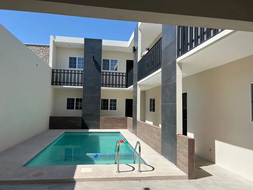 Gonzalez Suite, Suite 4 - Image 1