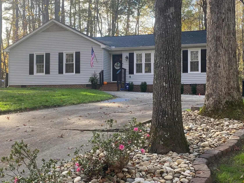 4 bedroom, family-friendly, Simpsonville. Sleeps 9 - Image 1