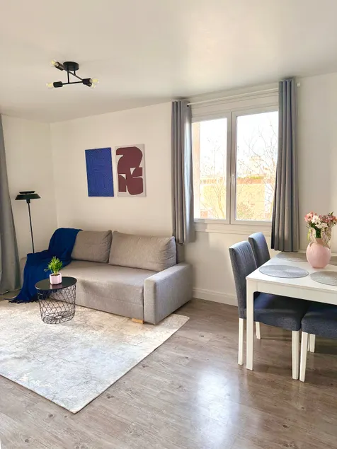 Ideal vacation apartment with on-site parking - Image 1