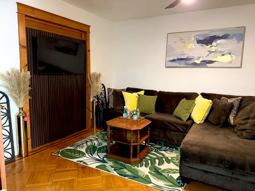 Airy 5Br-2Ba,Kids Rm, 6TVs,Pvt Fence-yard&Parking! - Image 1