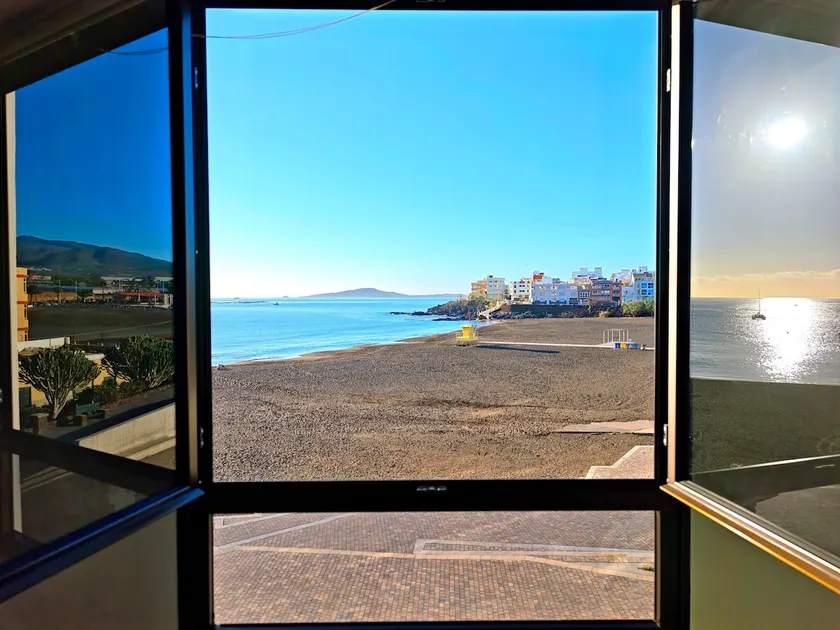 Beachfront Apartment incl highspeed WIFI - Image 1