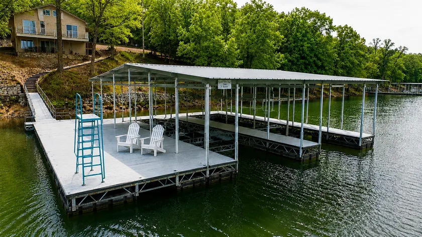 Amazing Lakefront Paradise with Perfect Location - Image 1