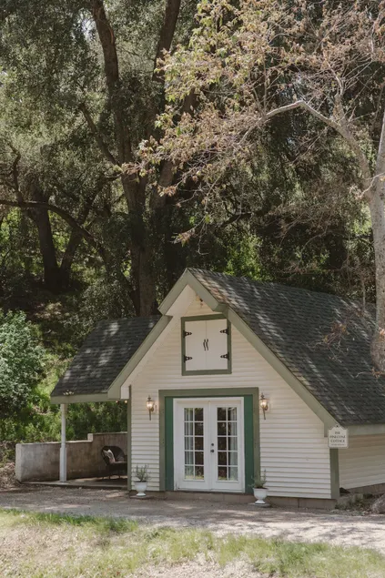 Pine Cone Cottage in Oak Glen - Image 1