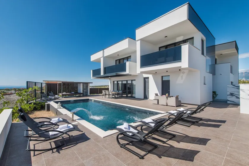 Villa Luna-Private Heated Pool and sauna - Image 1