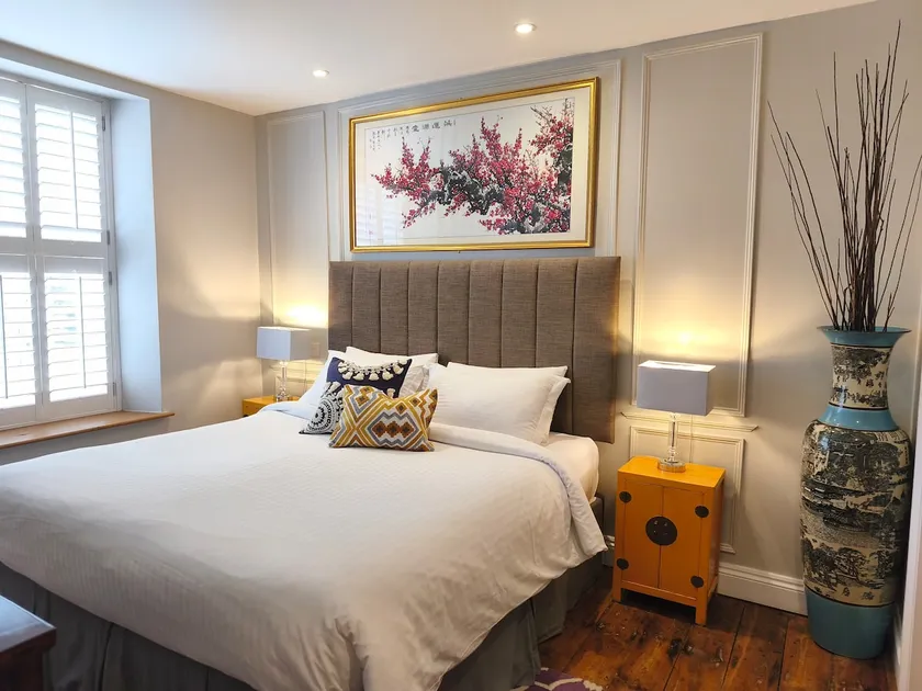 Historic net loft, chic luxury with free parking - Image 1