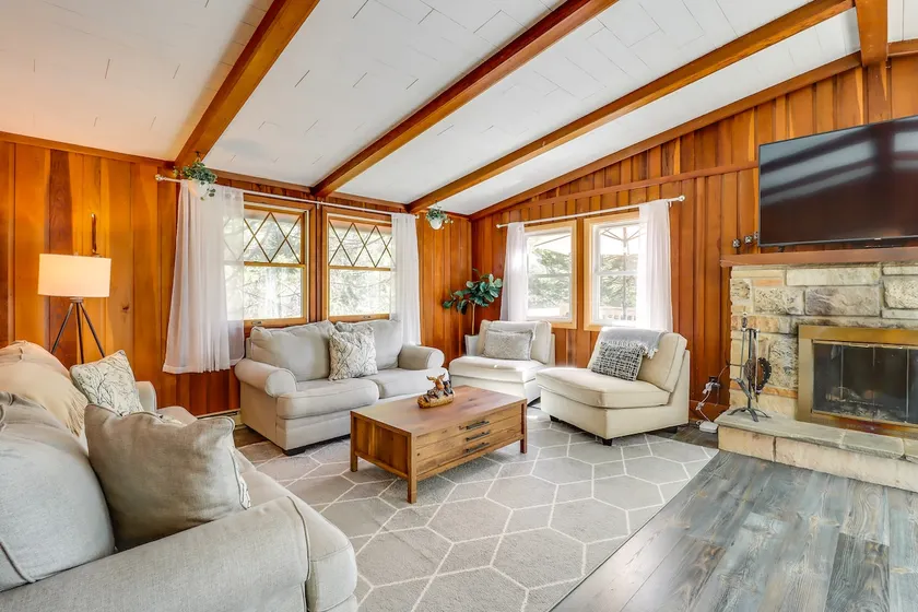 Swim Dock & Game Room: Lakefront Poconos Cabin! - Image 1