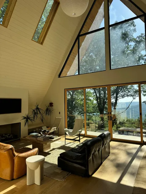 Stayframe: a designer getaway with mountain views - Image 1