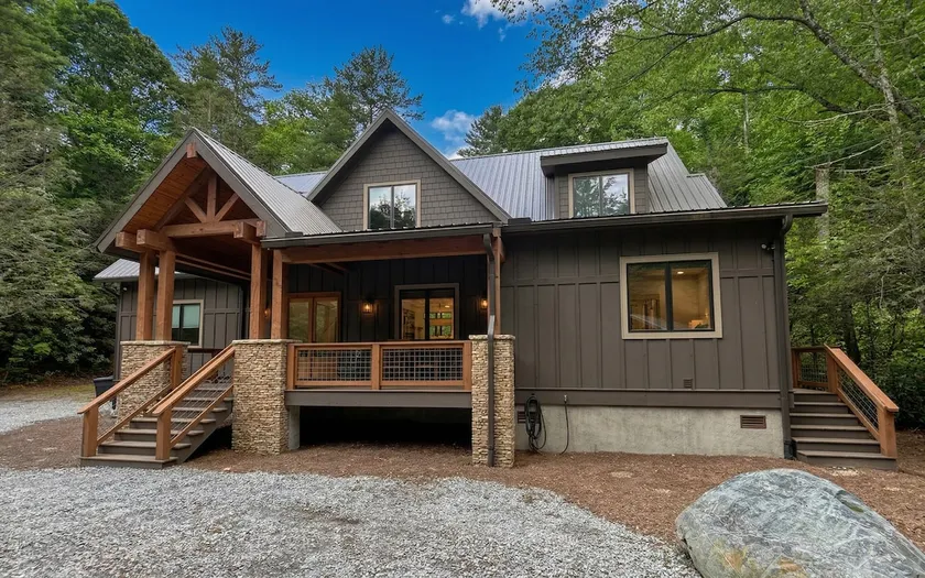 Glen Falls Luxury Cabin - Image 1