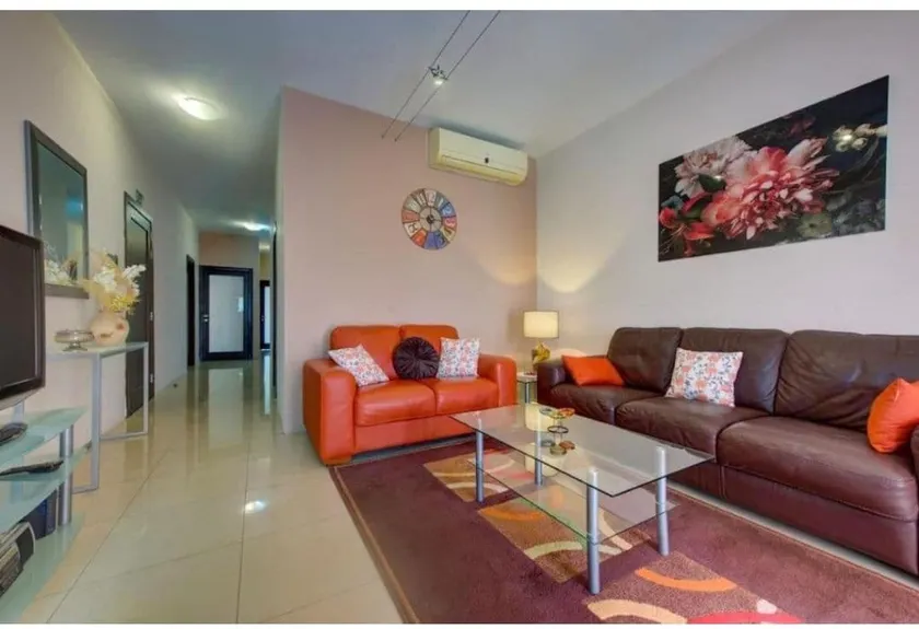 St Paul's Bay Guest House - Image 1