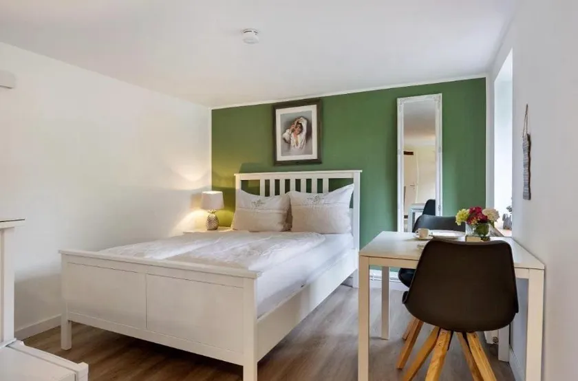 Idyllic room in the countryside. - Image 1