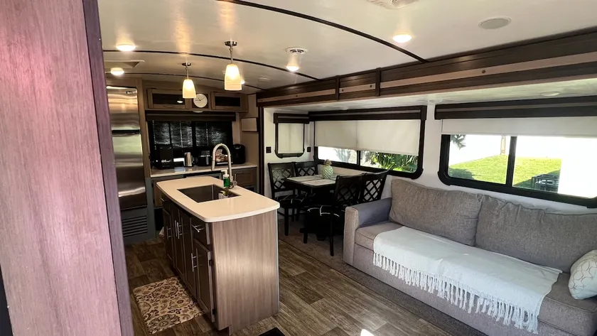 Welcome to our beautiful Deluxe RV Home - Image 1