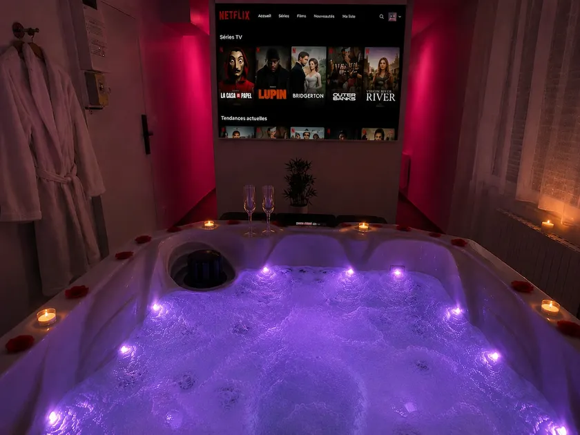 Private Hot Tub – Bali Zen Suite | Rouen - Image 1